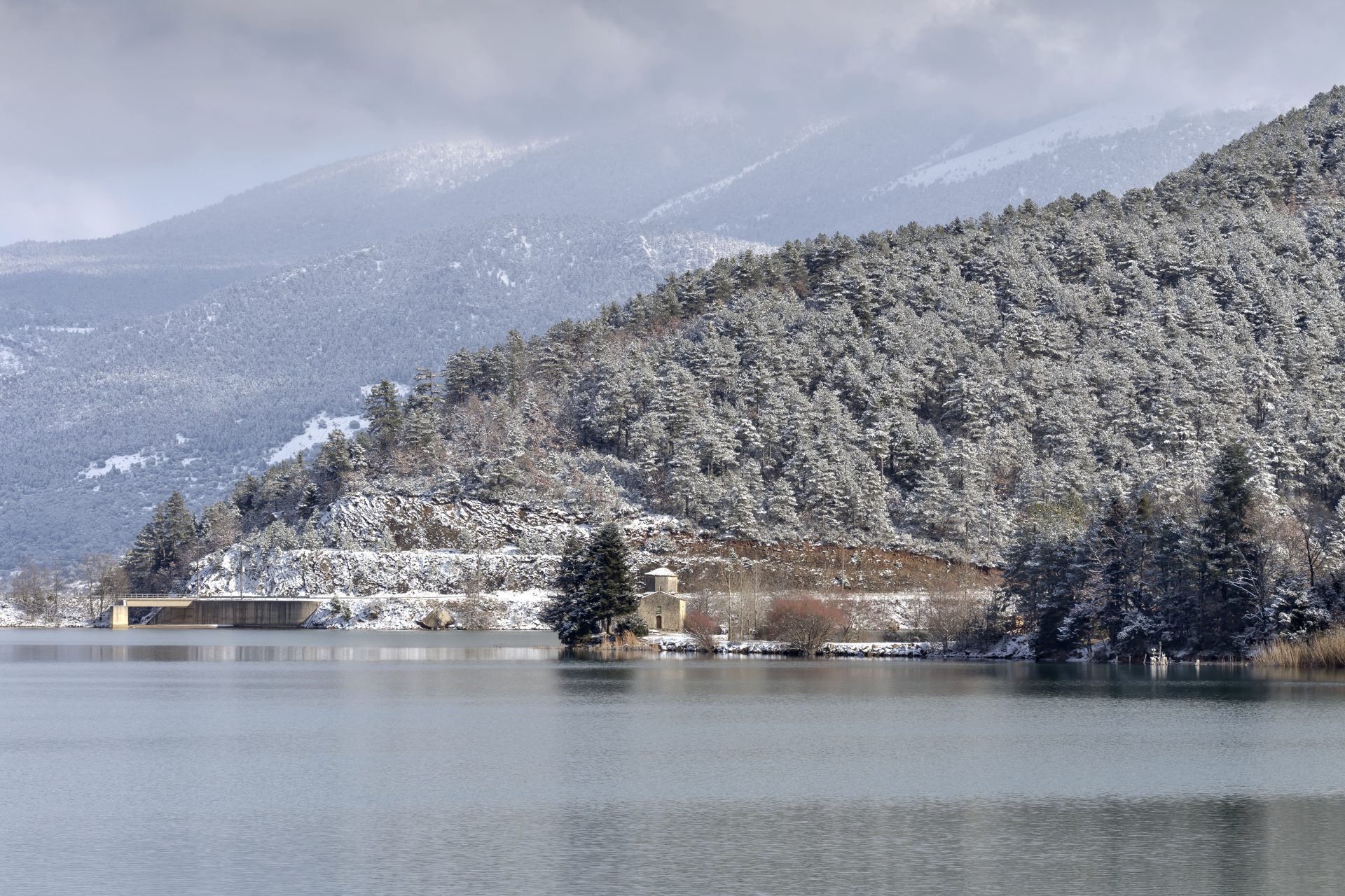 “Winter Wonderland: Corinth’s Charming Winter Retreats”